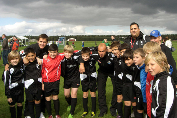 TuRa Elsen E1-Junioren mit Daniel Brückner und Jukka Raitala vom SC Paderborn 07