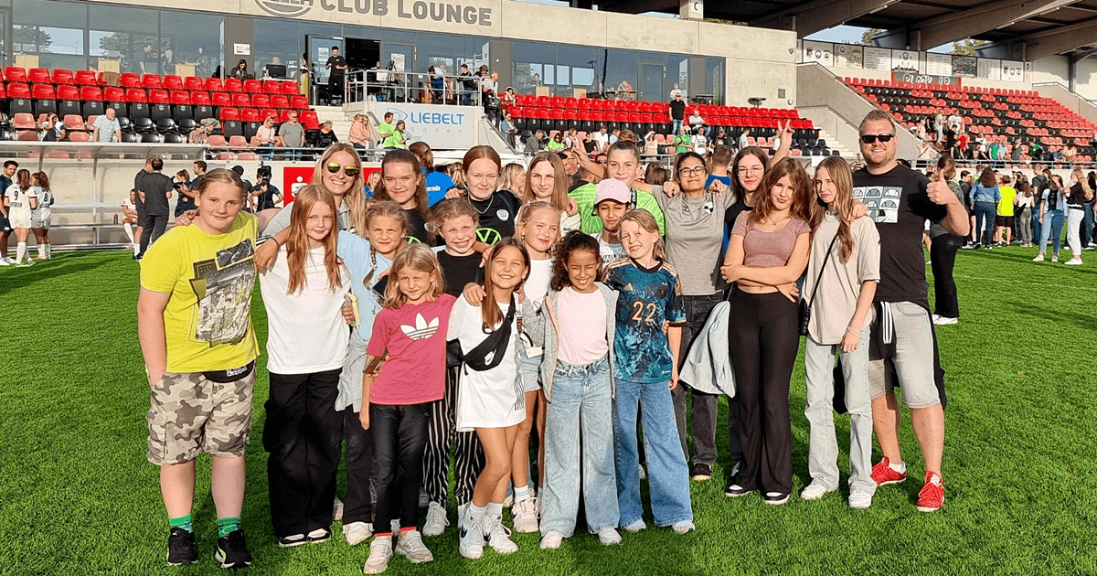 Juniorinnen der TuRa Elsen beim Testspiel VfL Wolfsburg gegen PSV Eindhoven in Lippstadt