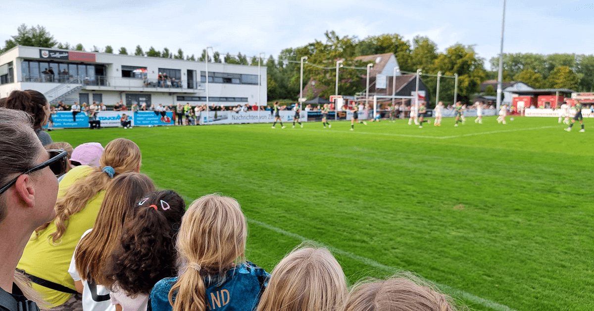 TuRa Elsen Juniorinnen beim Testspiel VfL Wolfsburg gegen PSV Eindhoven