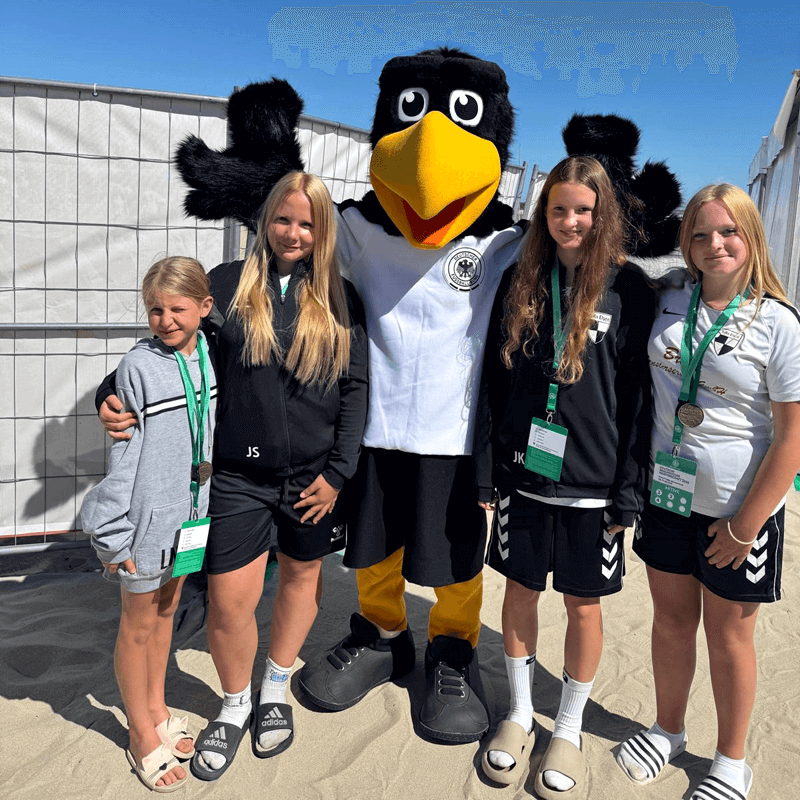 u15 tura elsen beachsoccer warnemuende maskottchen