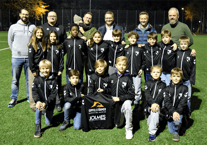 E5 Junioren TuRa Elsen neue Trainingsanzüge